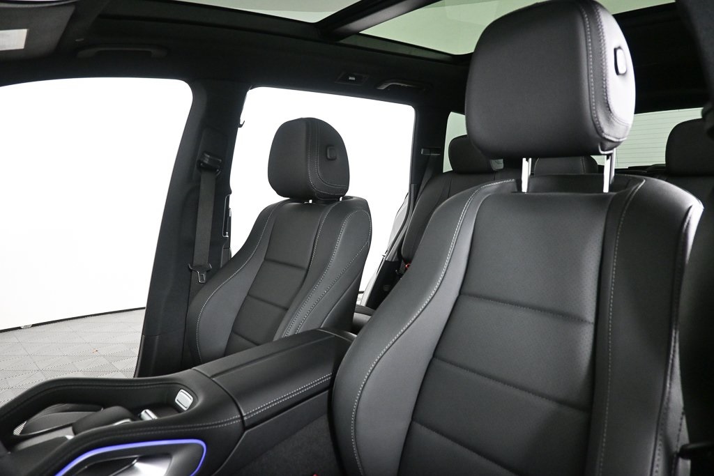 2025 Mercedes Benz GLS 450 4MATIC photo 3