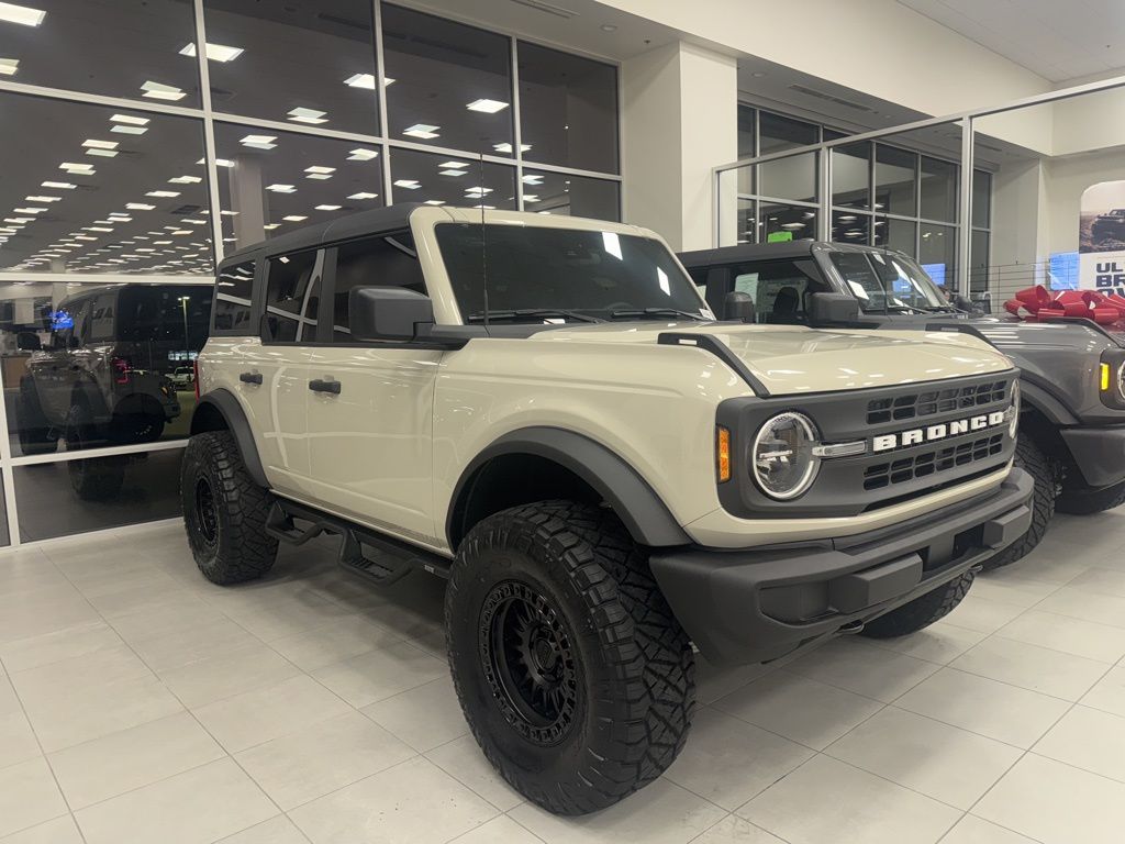 2025 Ford Bronco 4-Door Base's photo