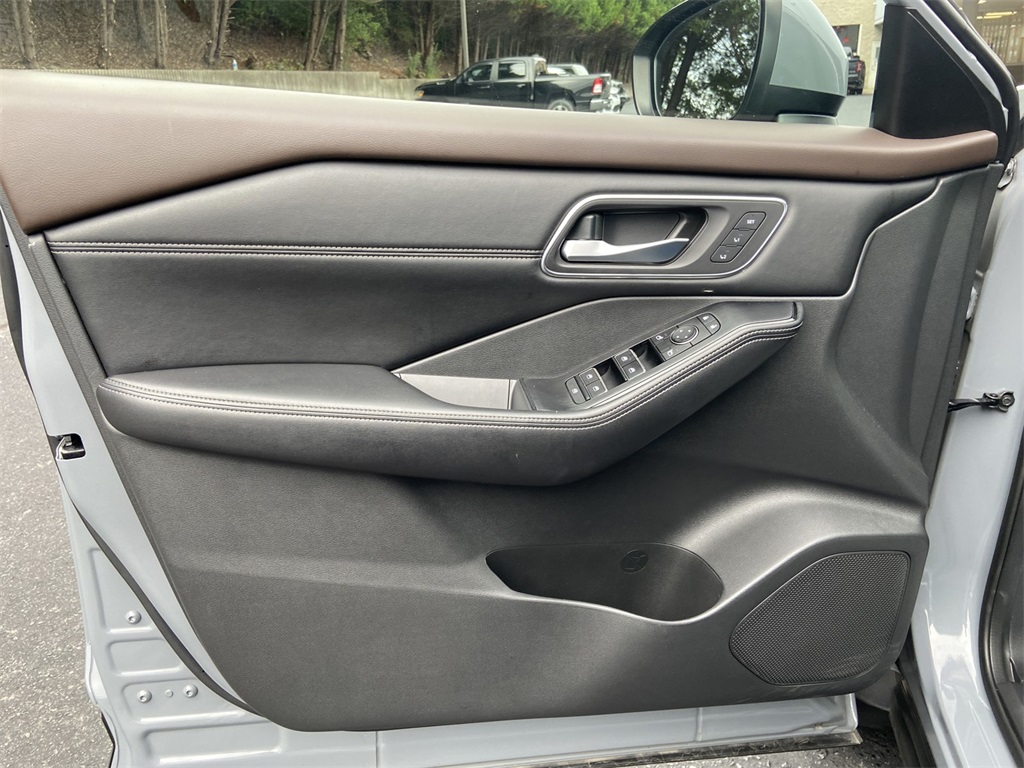 2021 Nissan Rogue SL photo 11