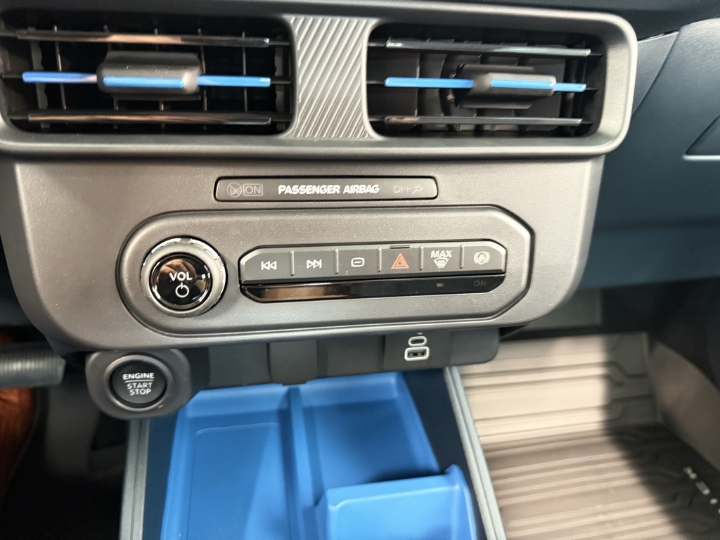 2025 Ford Maverick XLT photo 9