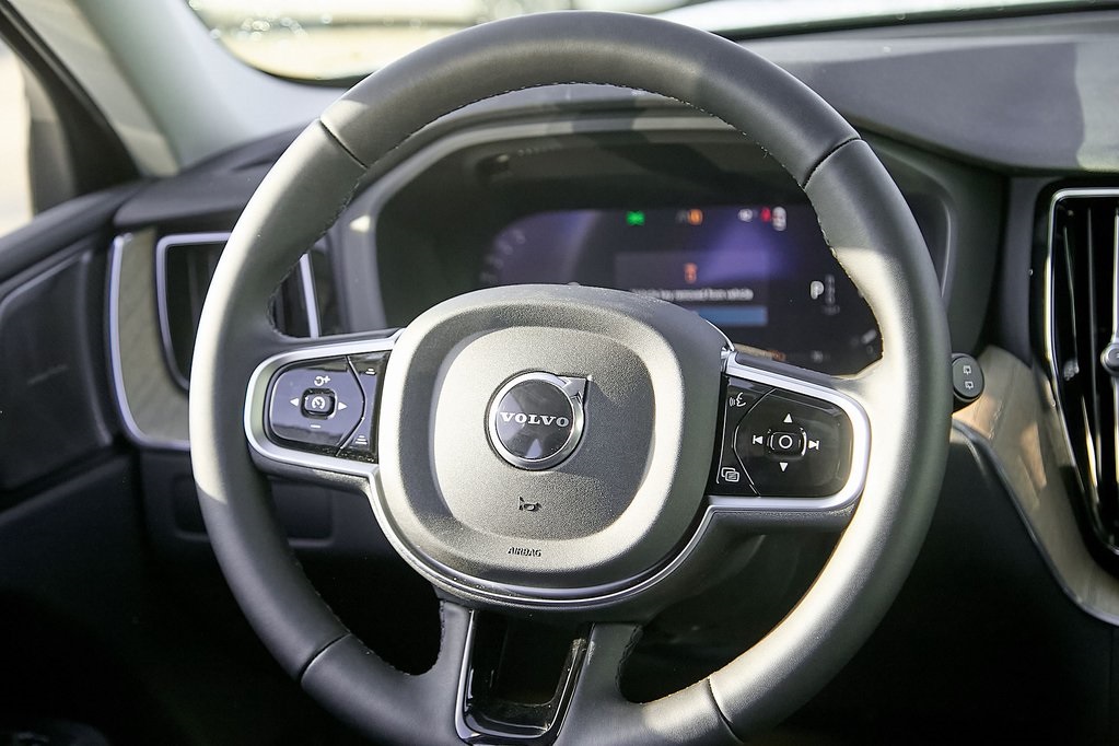 2026 VOLVO XC60 - Image 25