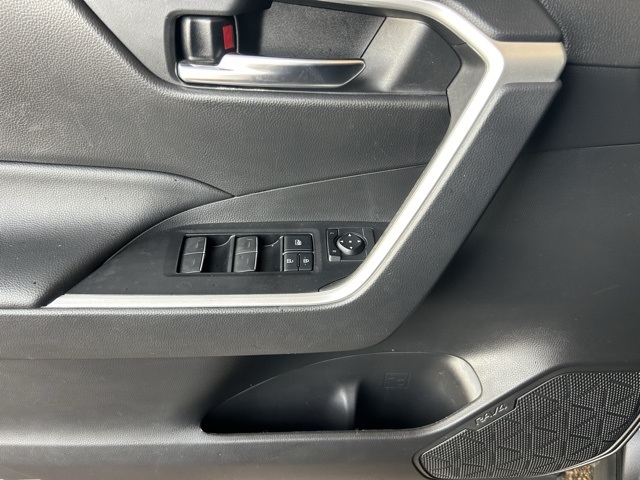 2022 Toyota RAV4 XLE Premium photo 23