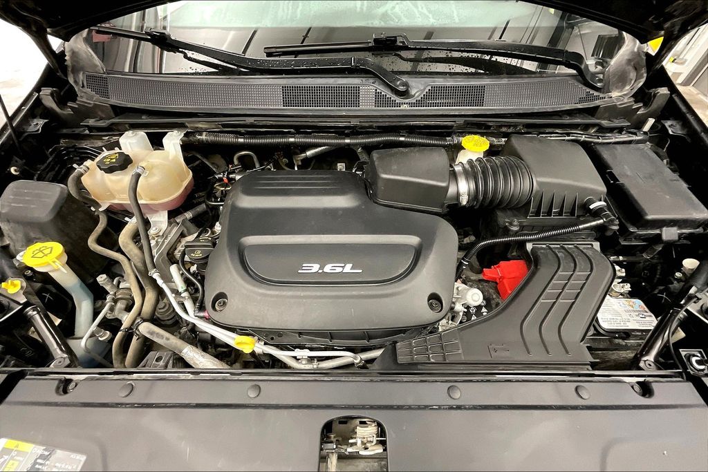 2021 Chrysler Pacifica Touring L photo 9