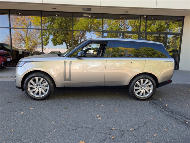 2025 Land Rover Range Rover SE photo 3
