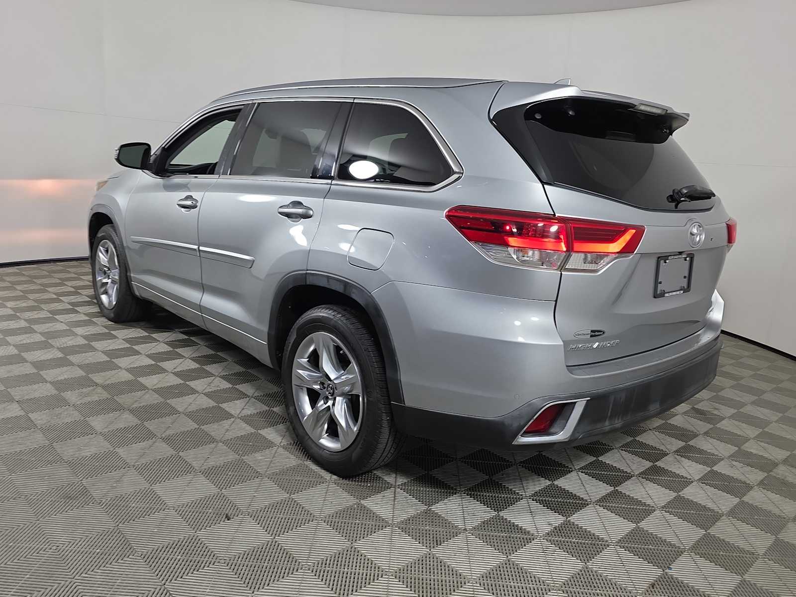 2017 Toyota Highlander Limited photo 4