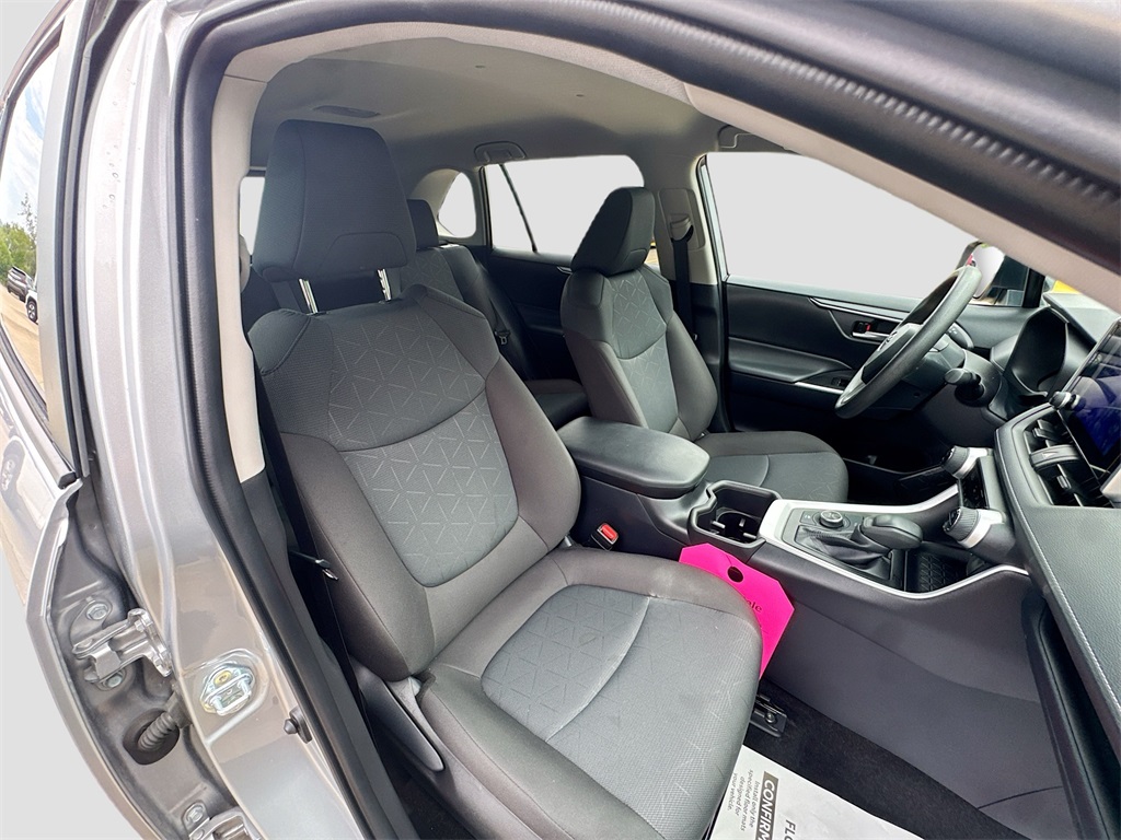 2025 Toyota RAV4 Hybrid XLE photo 26