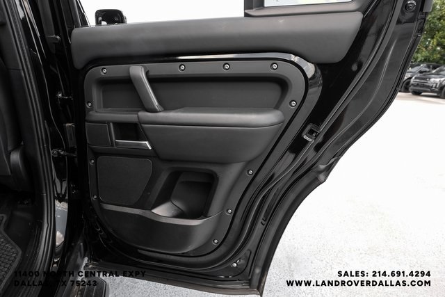 2025 Land Rover Defender 110 X-Dynamic SE photo 40