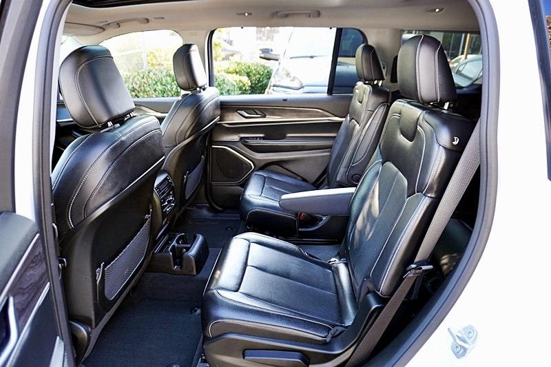 Used 2023 White Jeep Limited image 17