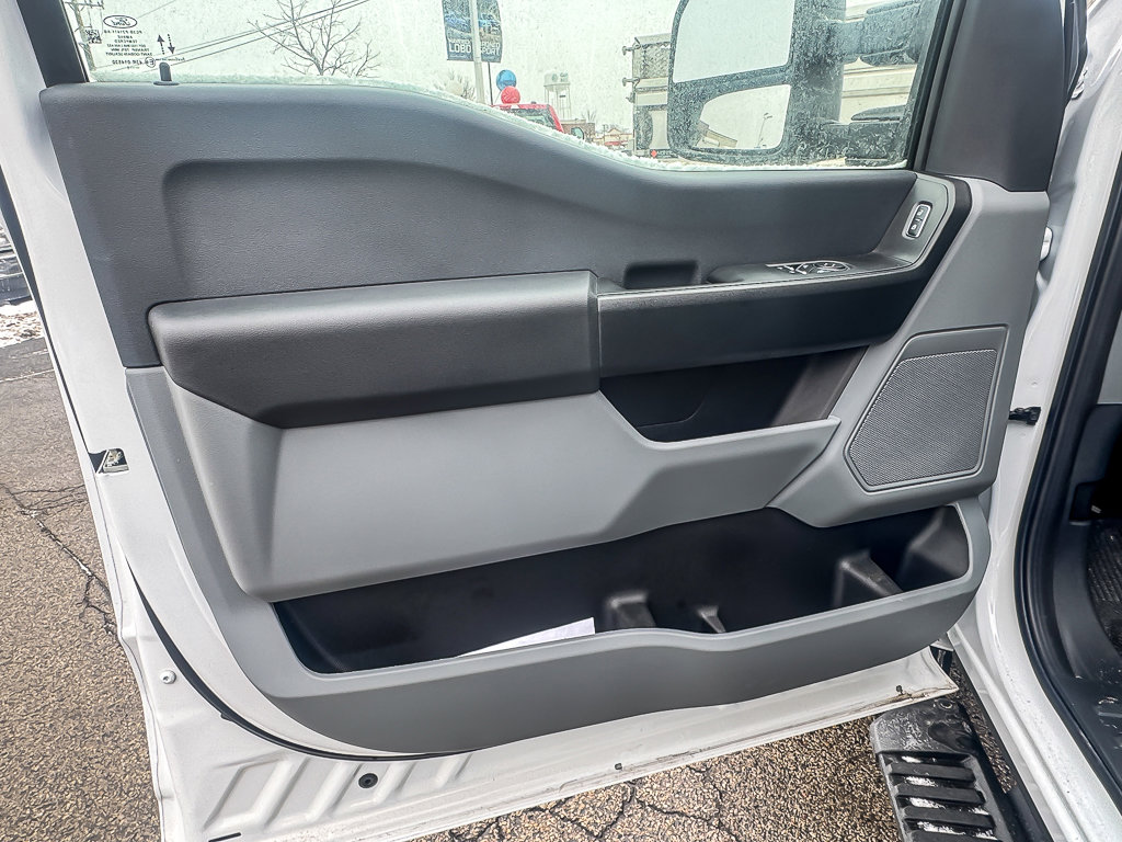 2025 FORD F-450 - Image 25