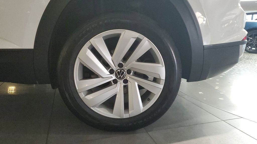 2022 Volkswagen Atlas Cross Sport V6 SE Technology photo 4