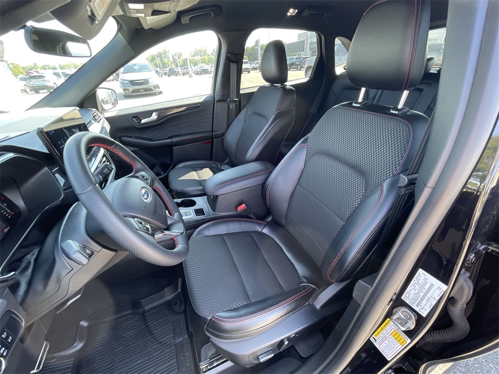 2024 Ford Escape ST-Line photo 12