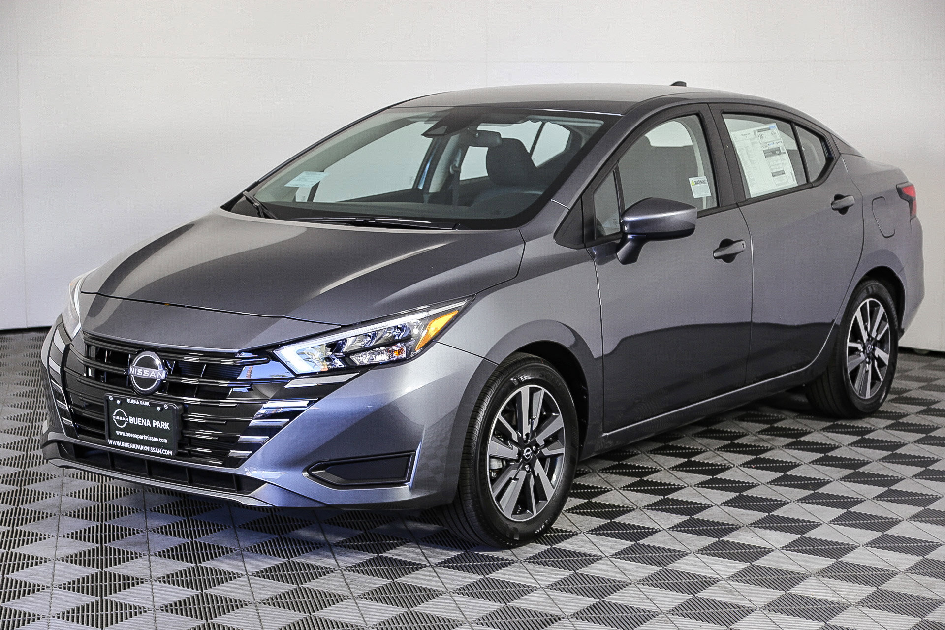 2025 Nissan Versa SV photo 4