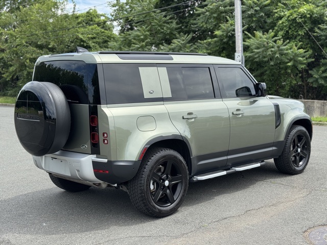 2022 Land Rover Defender 110 SE photo 5