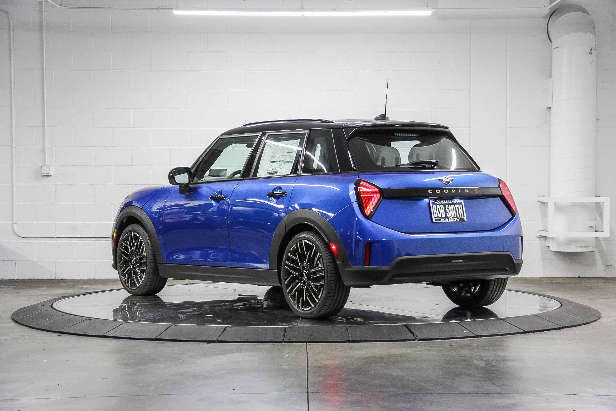 2026 Mini Cooper Hardtop S 4 Door Iconic photo 4