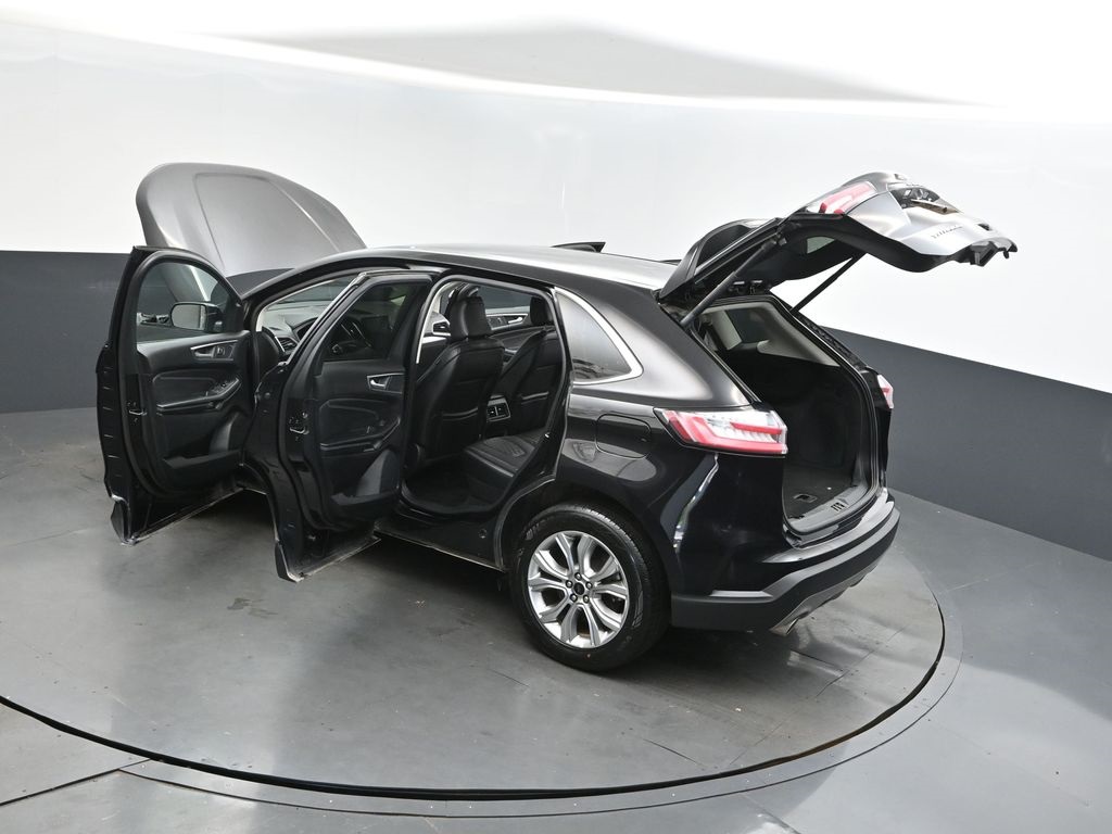 2024 Ford Edge Titanium photo 2