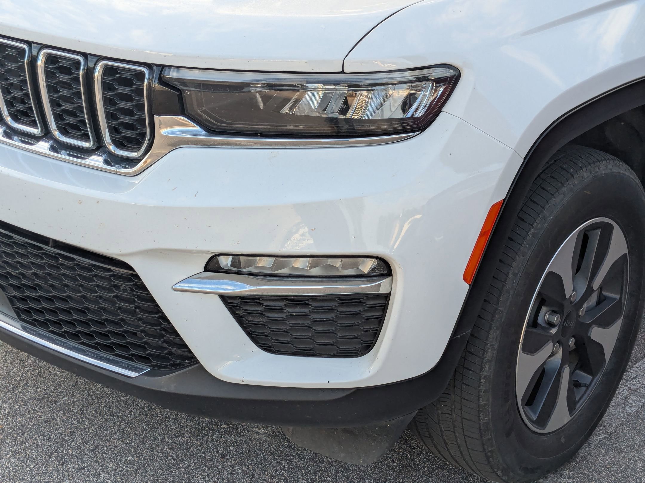 2024 Jeep Cherokee Limited 4xe photo 3