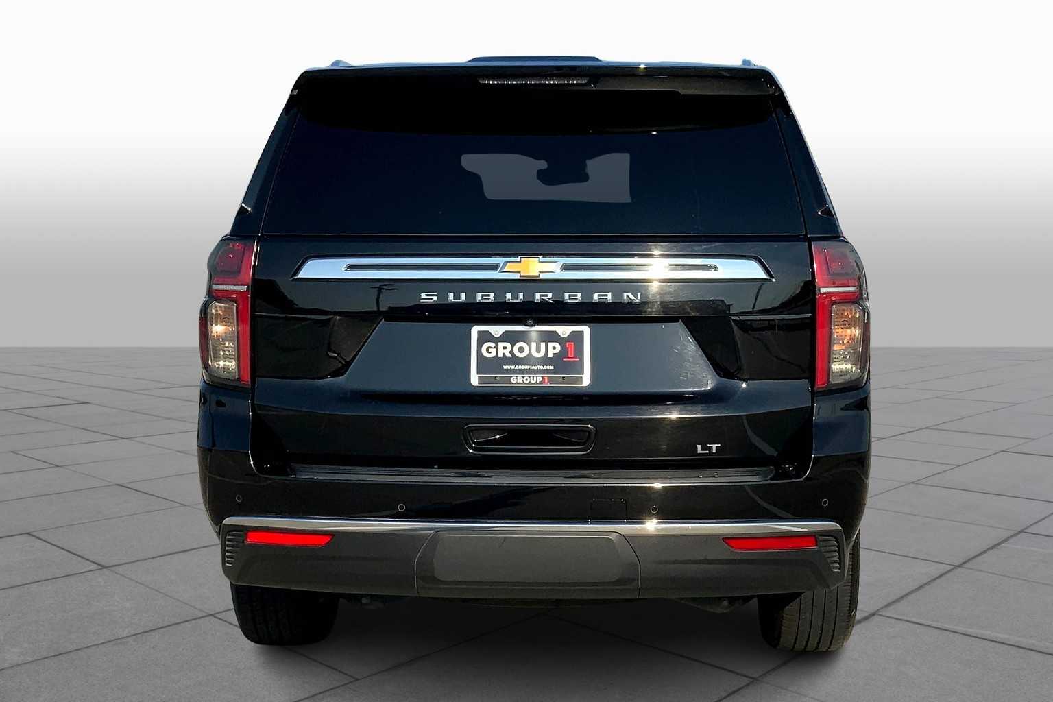 2024 Chevrolet Suburban LT photo 4