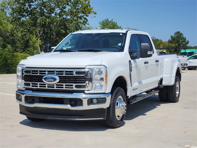 2023 Ford F-350 XLT photo 3