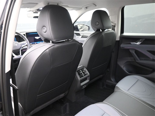 2025 Volkswagen Tiguan SE photo 10