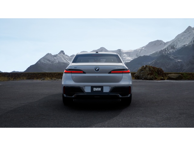 2026 Bmw 750e photo 5