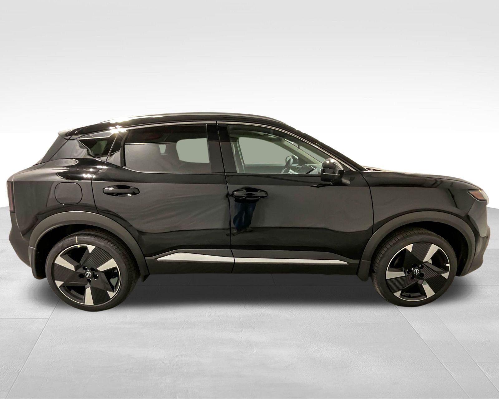 2025 Nissan Kicks SR photo 4