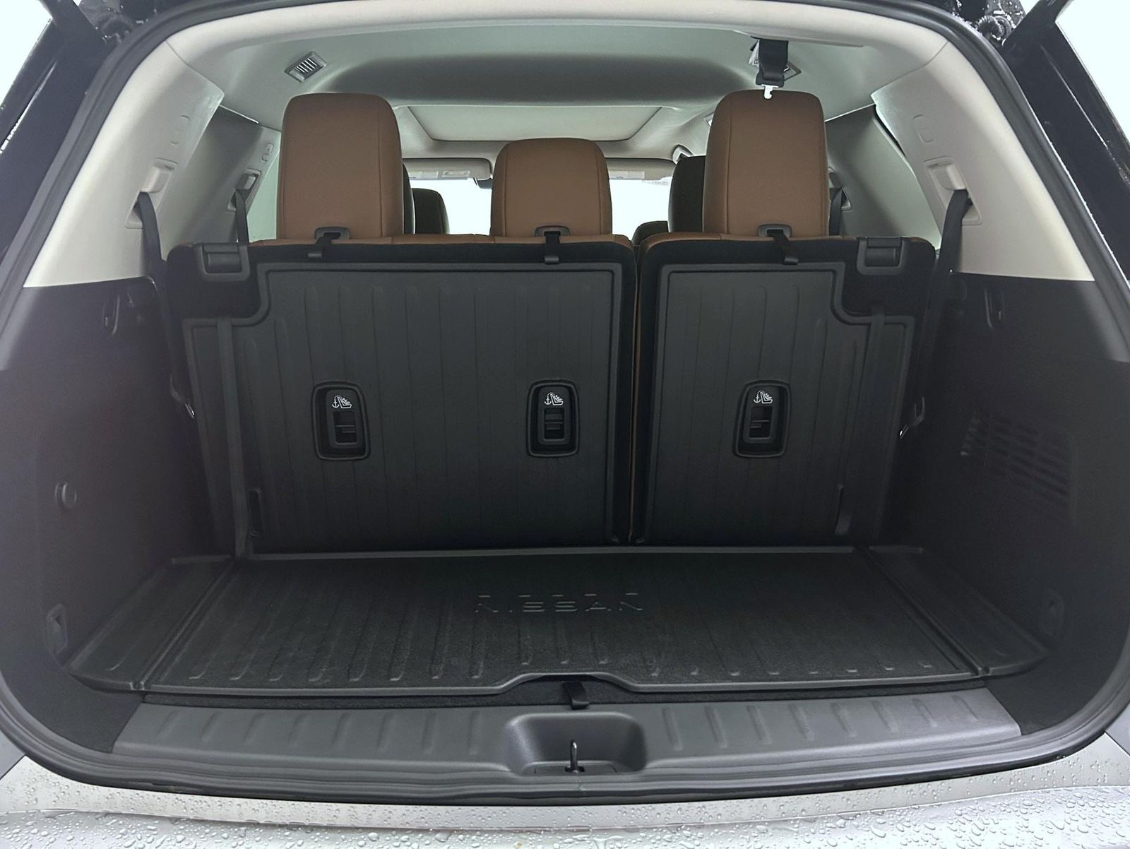 2025 Nissan Pathfinder Platinum photo 12
