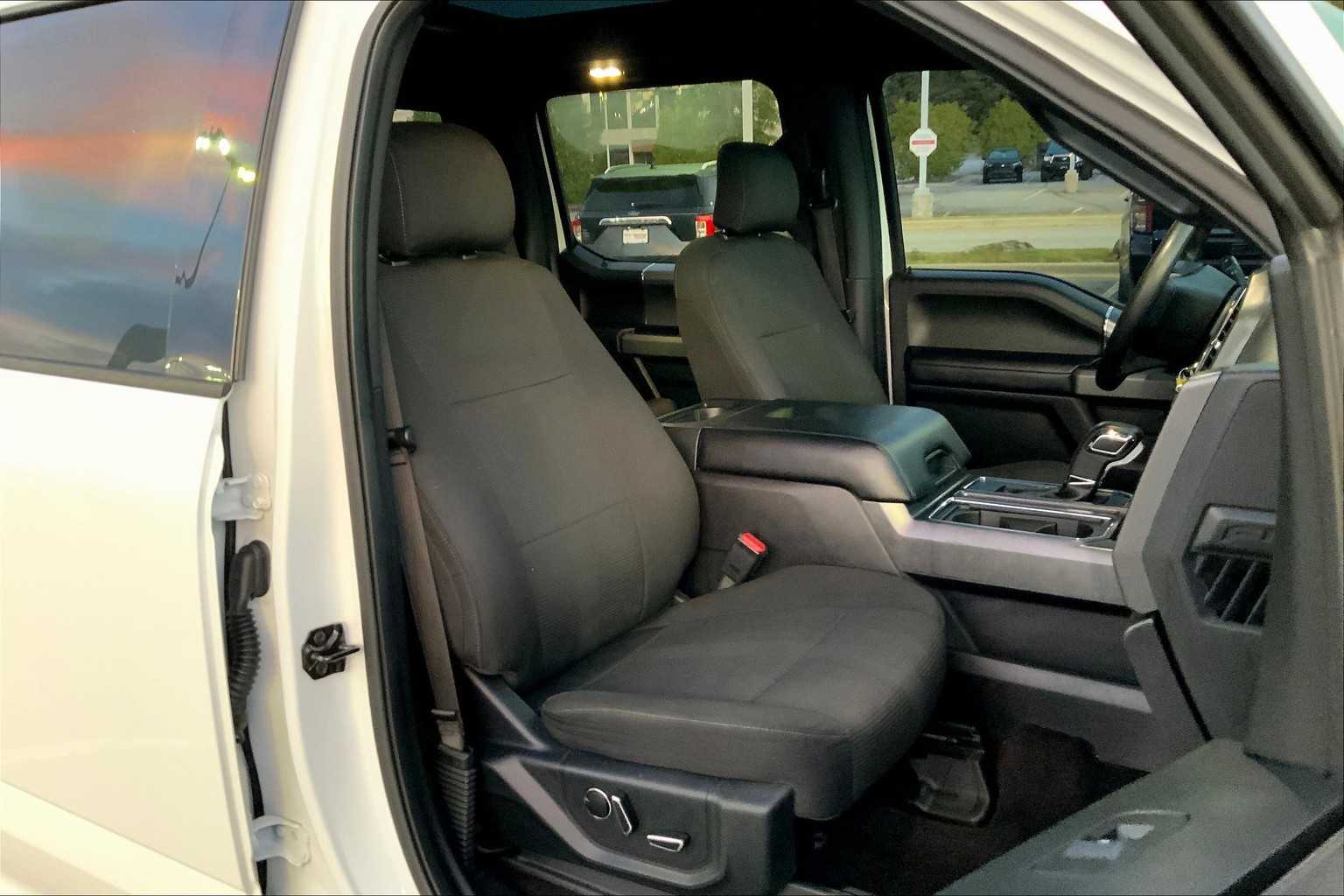 2016 Ford F-150 XLT photo 8