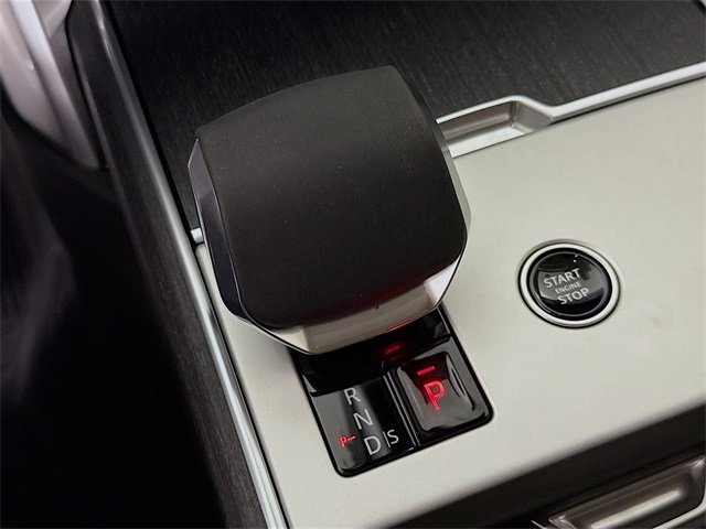 2025 Land Rover Range Rover SE photo 17
