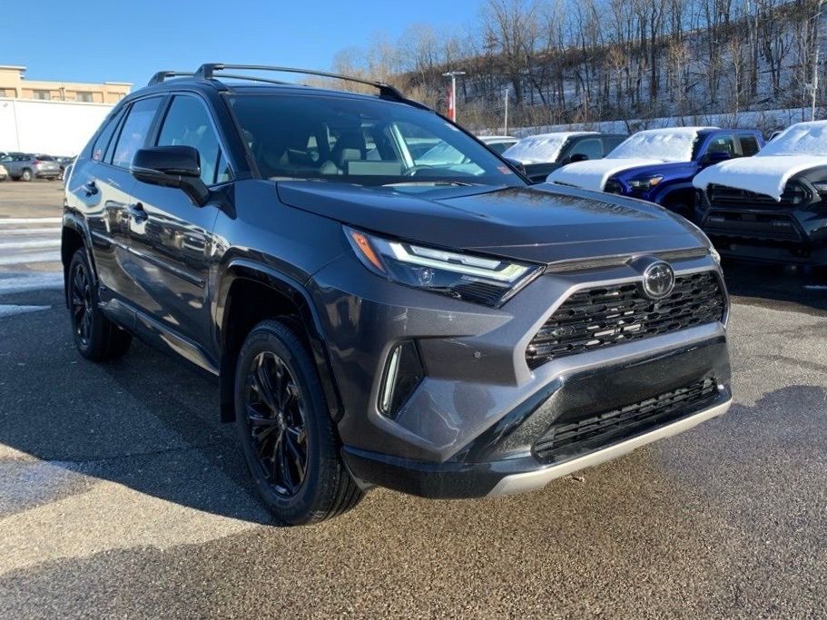 2025 Toyota RAV4 XSE's photo