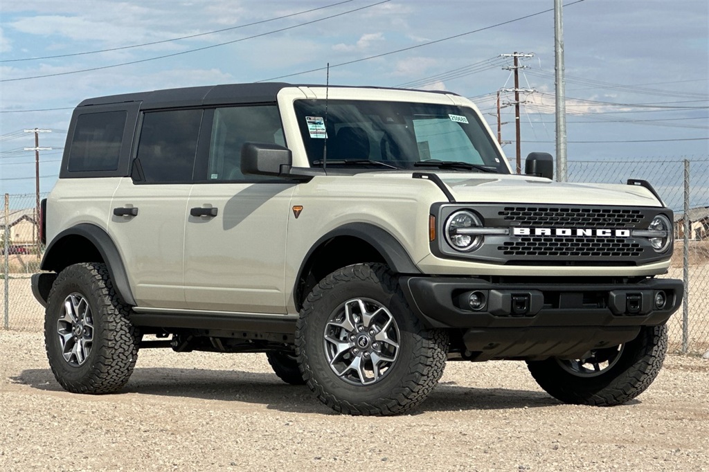2025 Ford Bronco Badlands photo 2