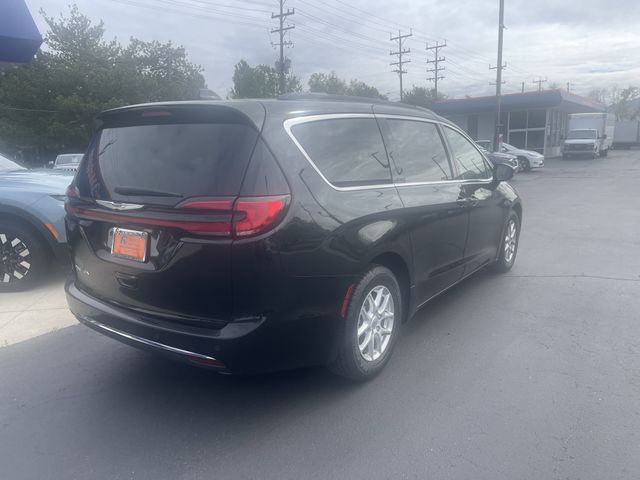 2022 Chrysler Pacifica Touring L photo 4