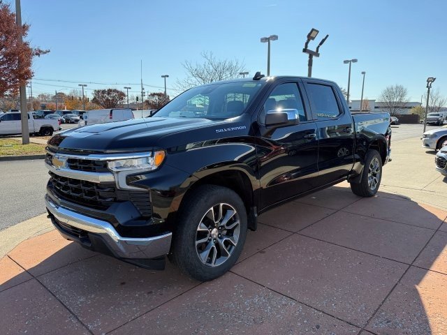 2023 Chevrolet Silverado 1500 LT photo 2