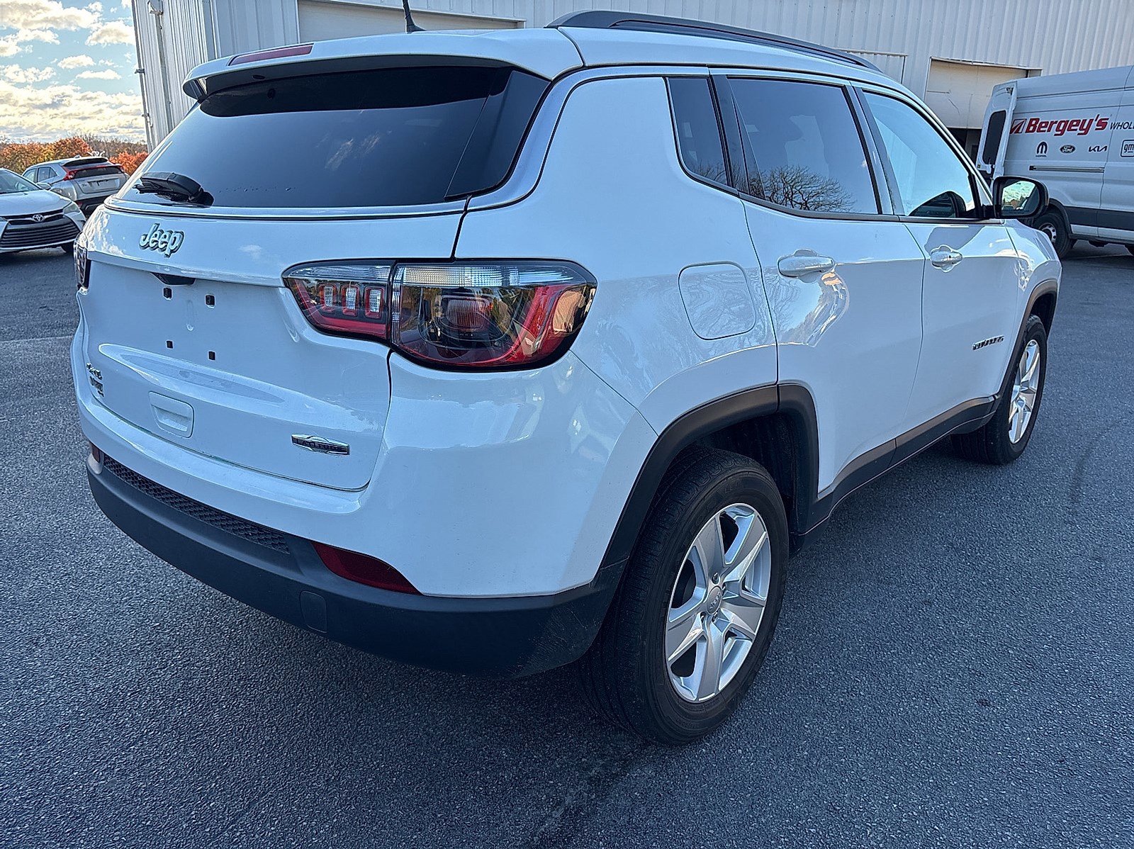 2022 Jeep Compass Latitude photo 2