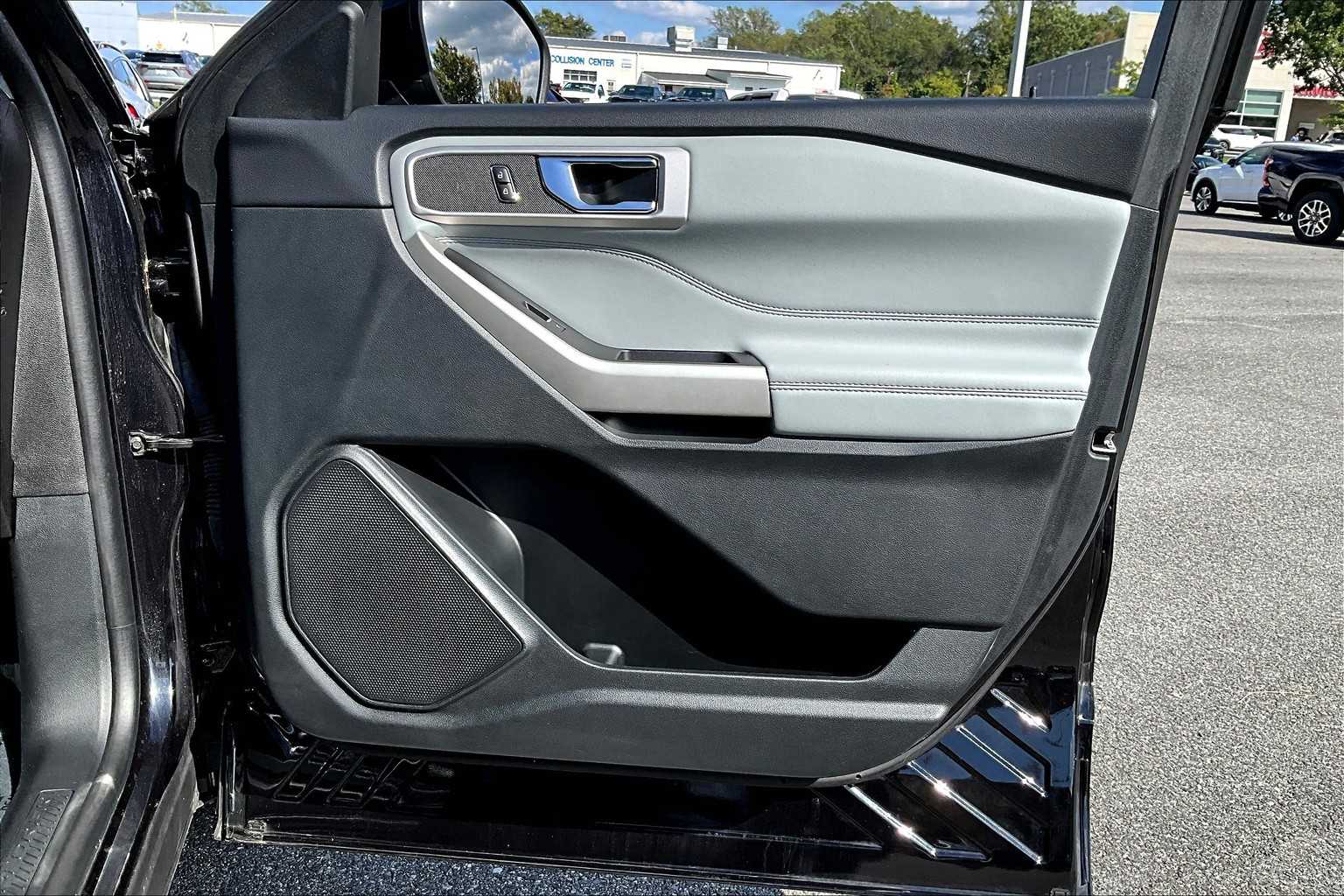 2022 Ford Explorer XLT photo 17