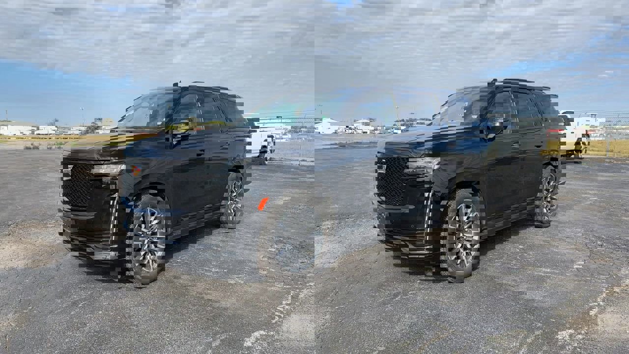 2023 Cadillac Escalade Sport Platinum photo 3