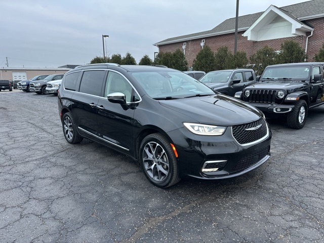 2021 Chrysler Pacifica Limited photo 2