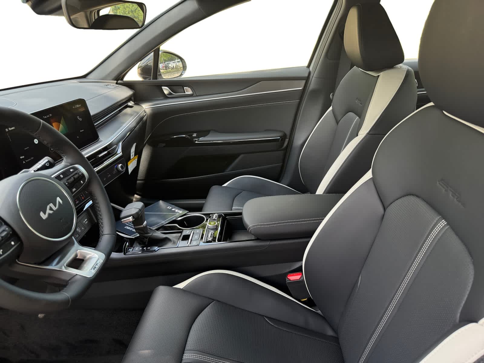2026 Kia K5 GT-Line photo 9