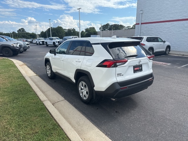 2025 Toyota RAV4 LE photo 8