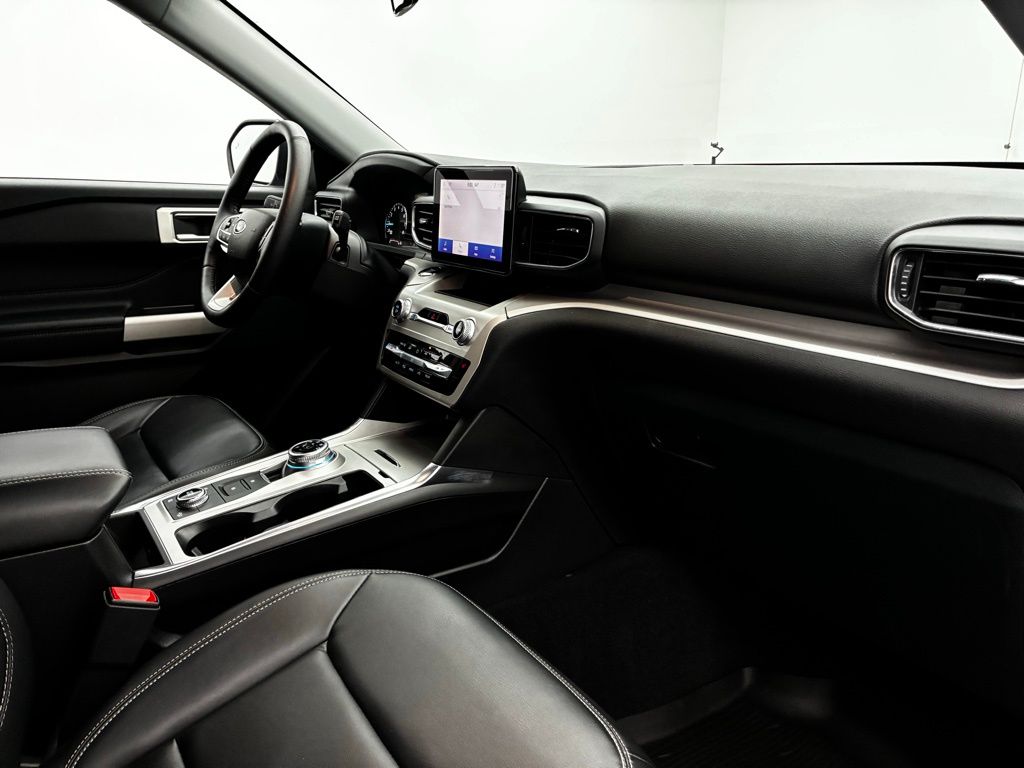 2023 Ford Explorer XLT photo 30