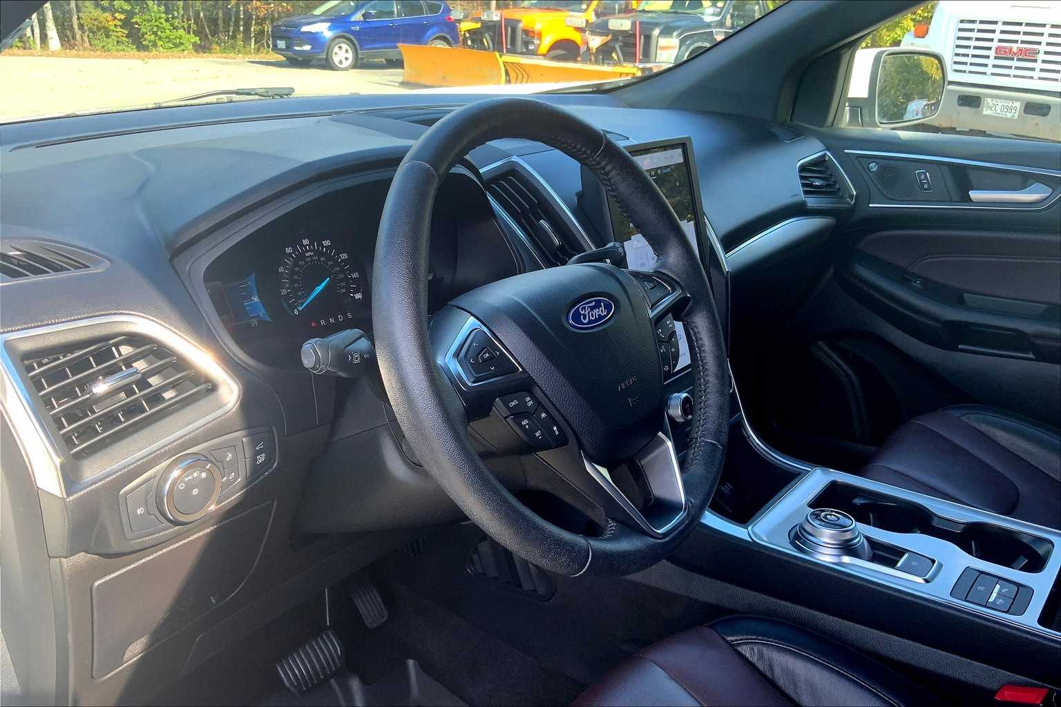 2022 Ford Edge Titanium photo 16