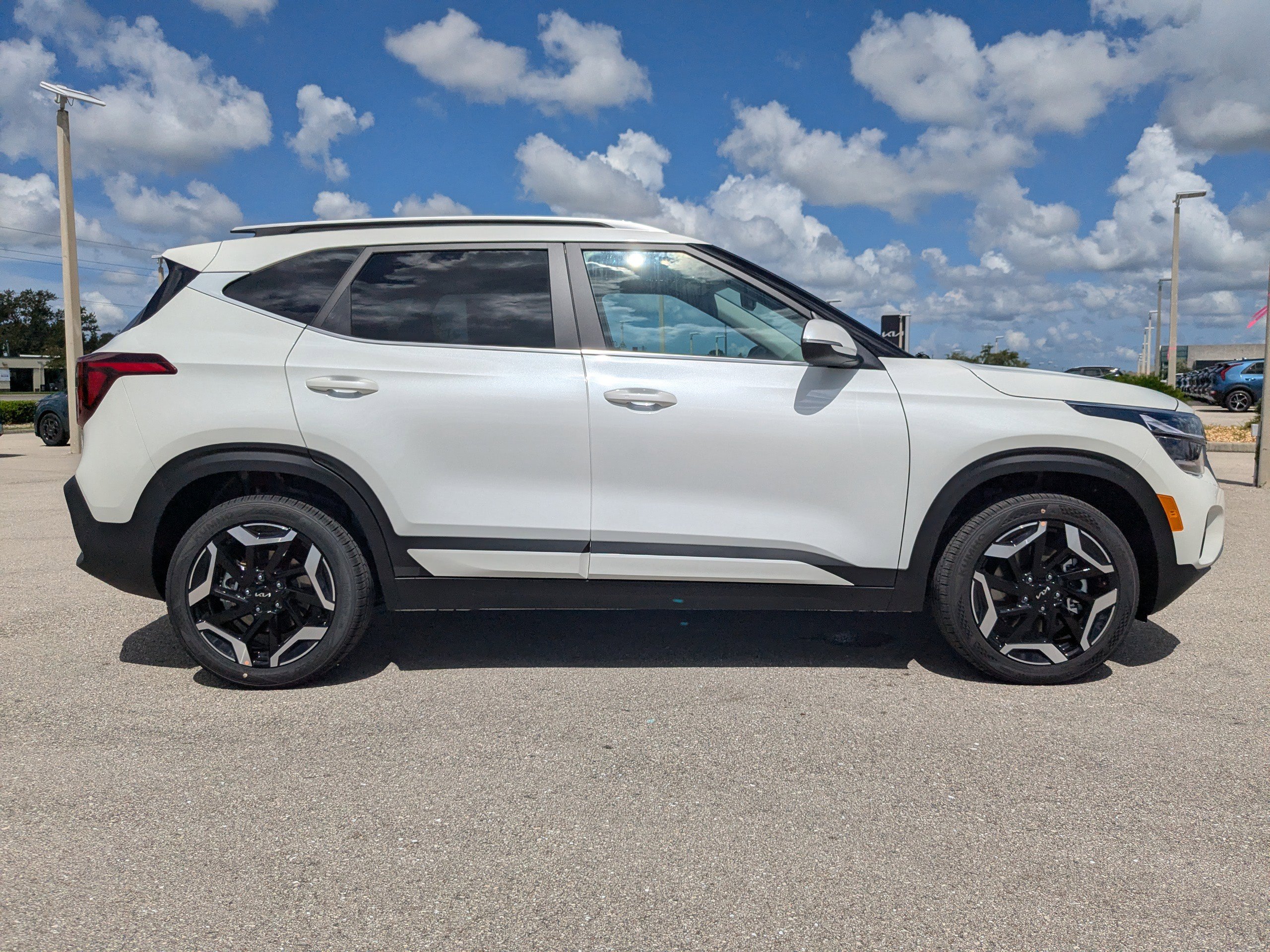 2026 Kia Seltos SX photo 4