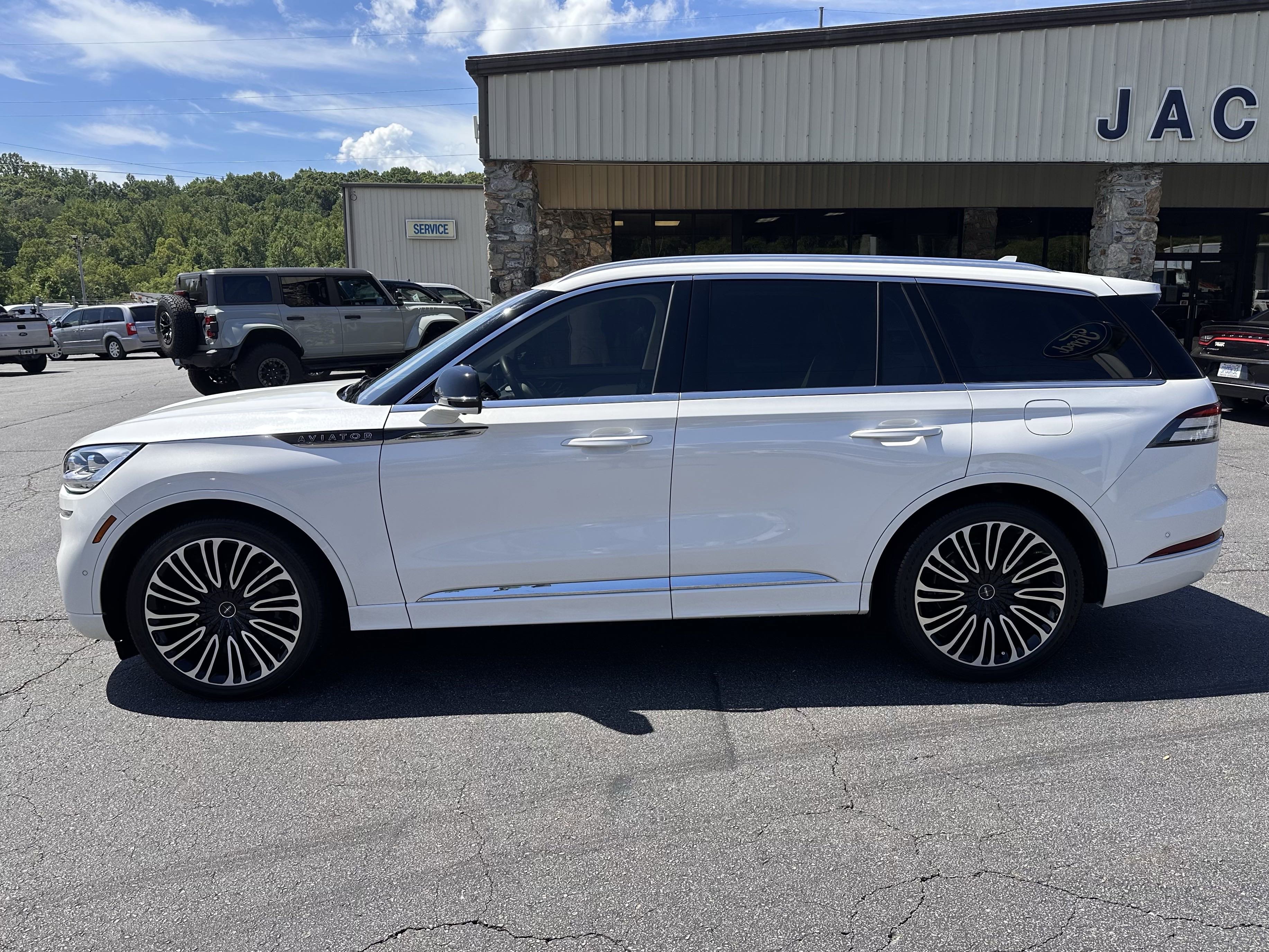 2023 Lincoln Aviator Black Label's photo