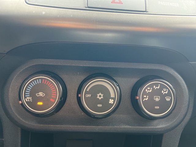 2014 Mitsubishi Lancer ES photo 18