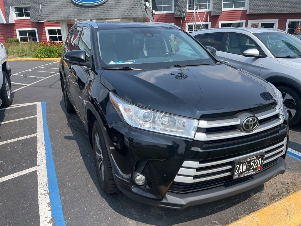 Used 2017 Toyota Highlander XLE with VIN 5TDJZRFH4HS422230 for sale in White Bear Lake, Minnesota