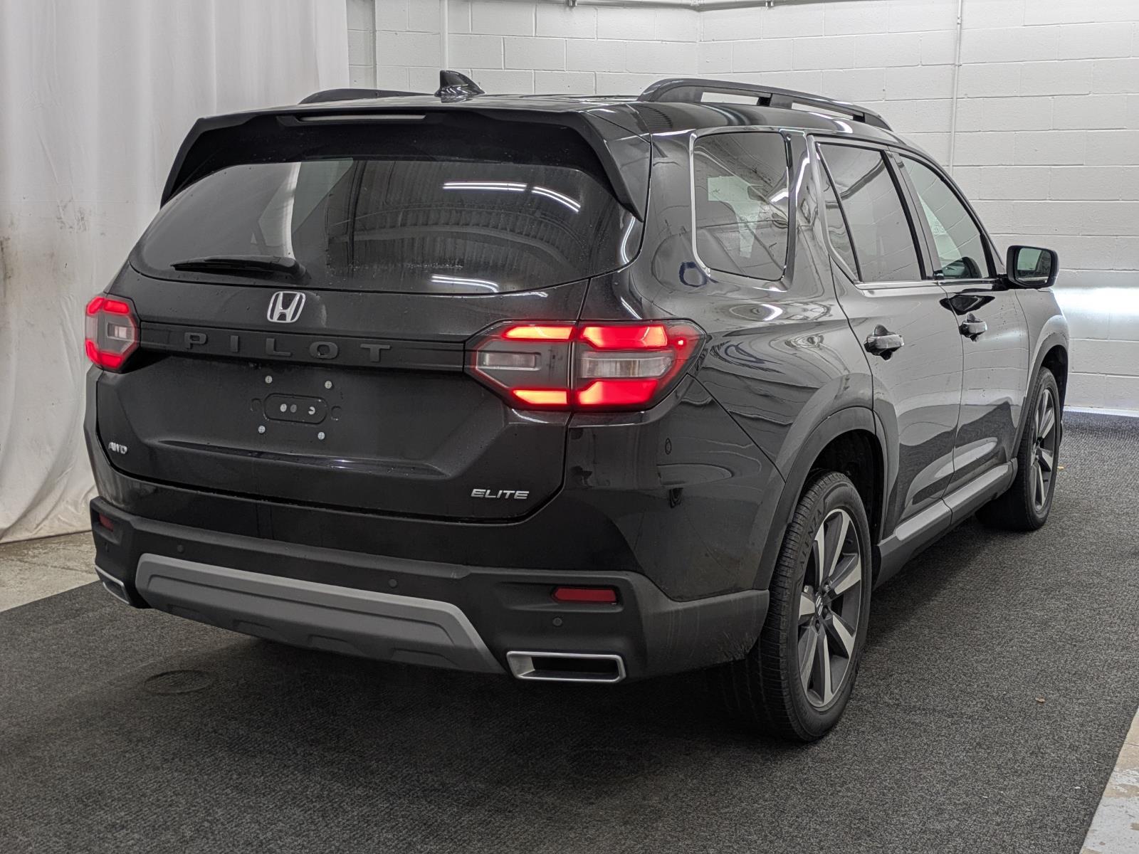 2023 Honda Pilot Elite photo 2
