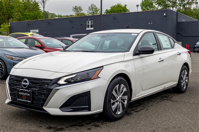 2025 Nissan Altima S's photo