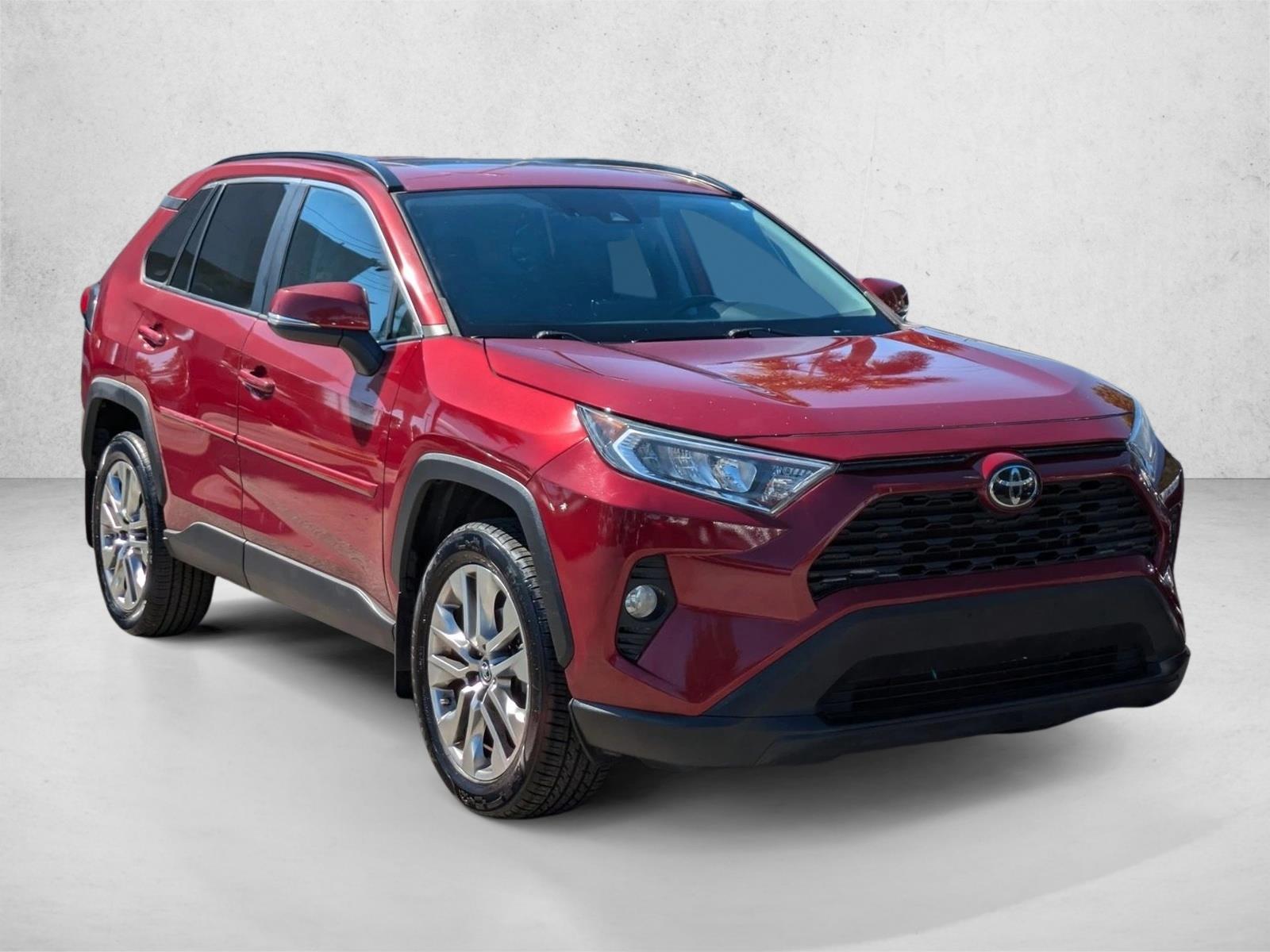 2019 Toyota RAV4 XLE Premium photo 3