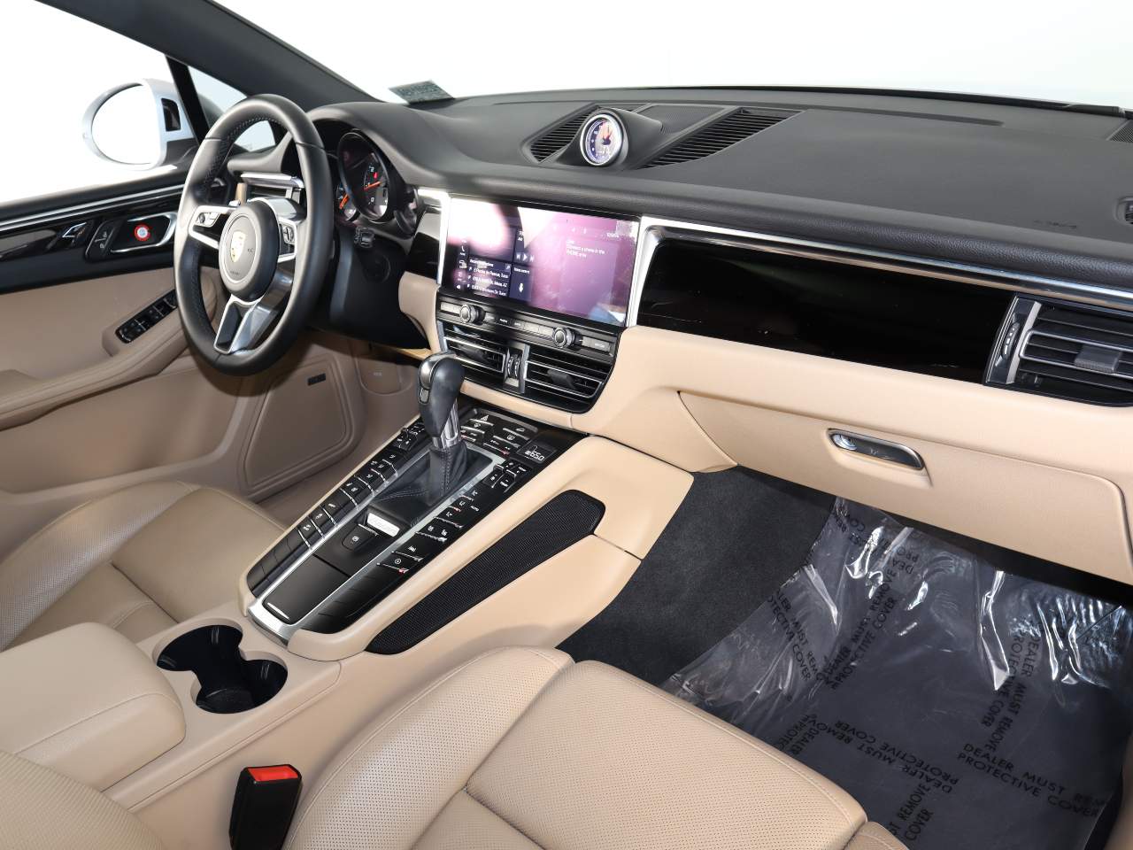 2021 Porsche Macan Base photo 21