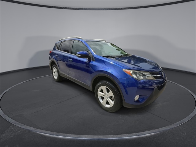 2014 Toyota RAV4 XLE photo 2