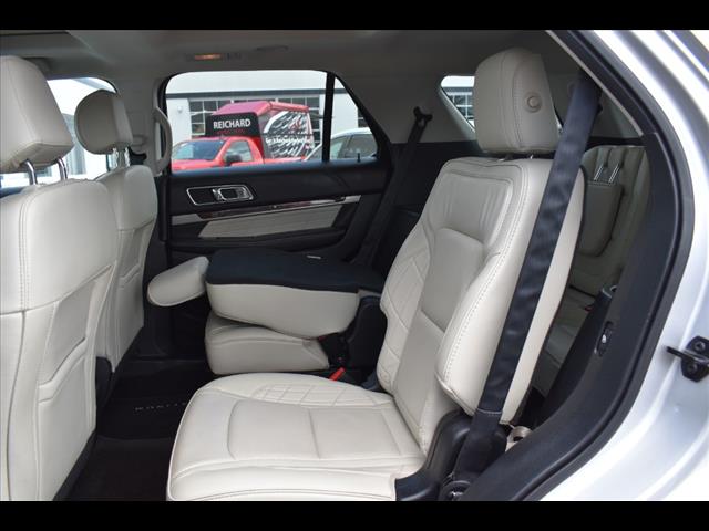 2017 Ford Explorer Platinum photo 11